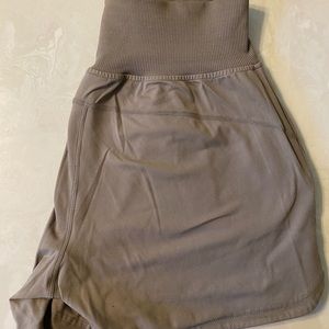 Outlander- Trek short- beige